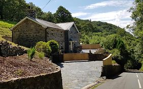 Hilltop Cottage/ Penrhiw